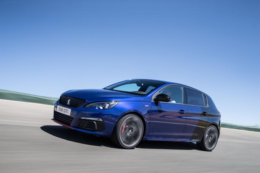  Peugeot 308 GTi 2017 года  (WW) (фото 18 из 50)